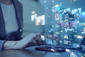 企業SNSを運用するメリットとリスク|運用する手順と注意点も解説